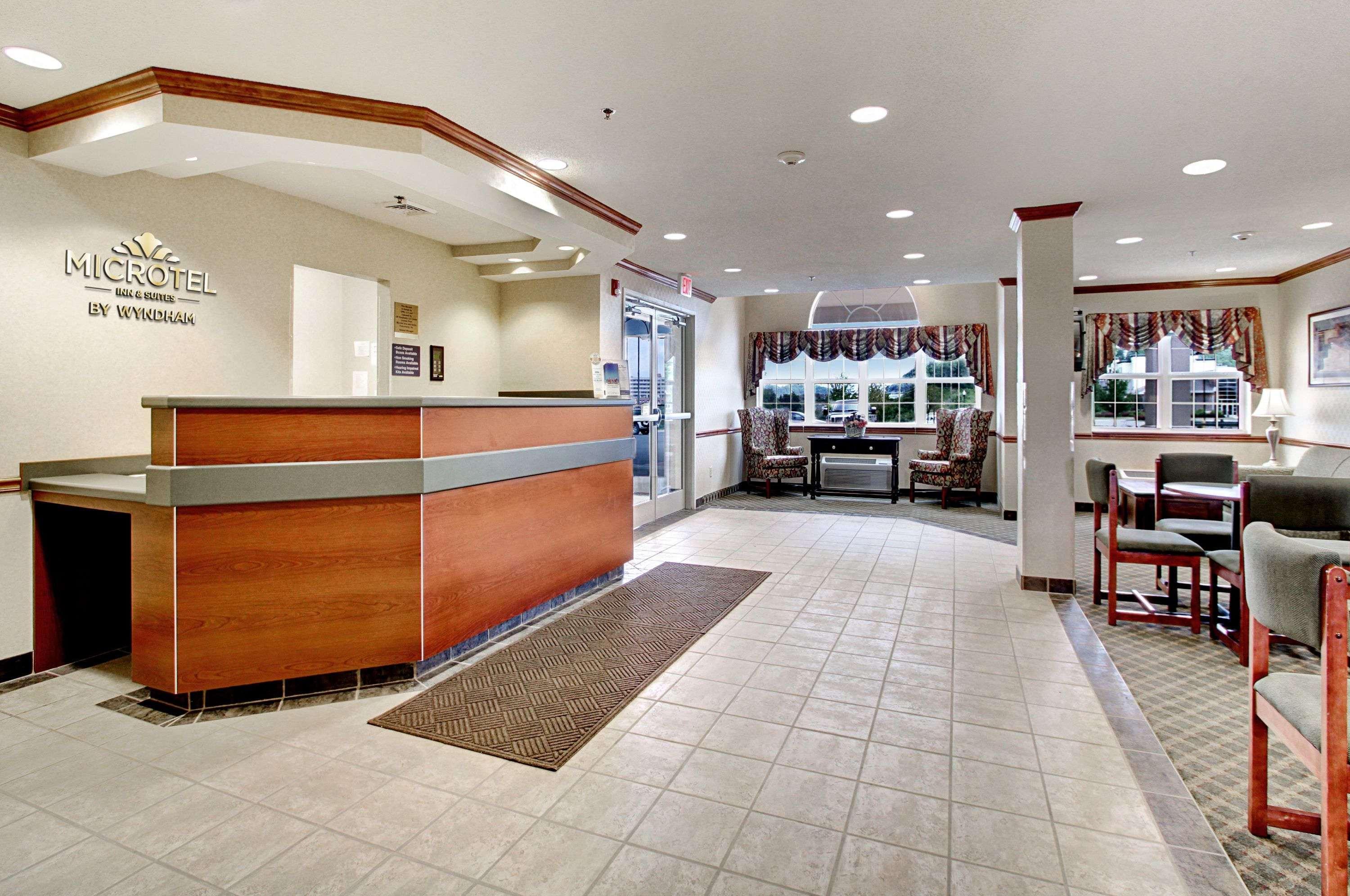Microtel Inn & Suites By Wyndham Bridgeport Exteriör bild